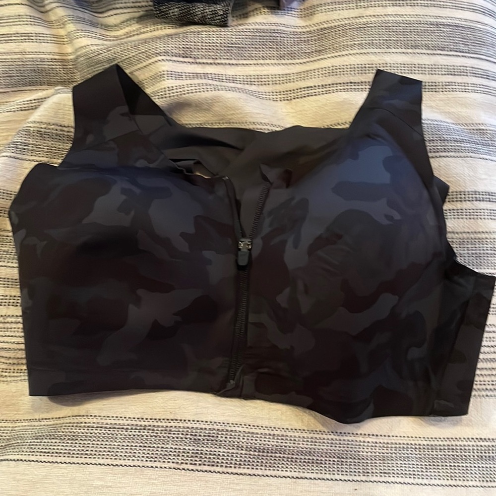 EUC lululemon front zip elite bra -38DD